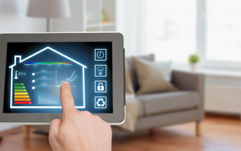 Termostat pokazuje 22°C, a w domu odczuwamy zimno. Błędy wskazania, czy za mało termostatów?