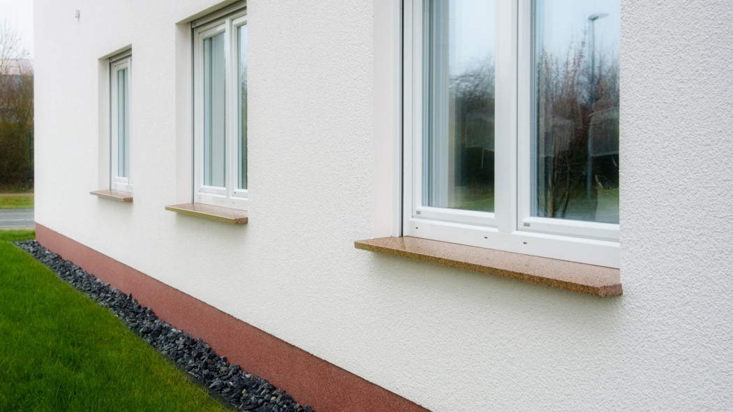 Jak zamontować parapet zewnętrzny i ile powinien wystawać? 