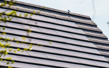 Fotowoltaika na dachu inna, niż zwykle. Wevolt X-Tile jako alternatywa dla tradycyjnych paneli PV
