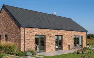 Nowa estetyka połaci. Dachówka cementowa KIOTO od swissporTON