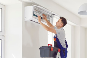 W takich domach klimatyzacja jest niezbędna. Jaki klimatyzator wybrać i jakiej mocy, żeby płacić mniej za prąd