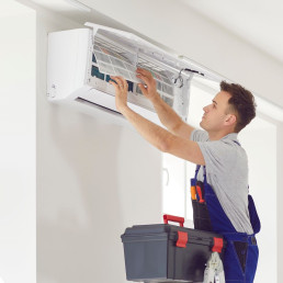 W takich domach klimatyzacja jest niezbędna. Jaki klimatyzator wybrać i jakiej mocy, żeby płacić mniej za prąd