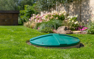 Całkowity koszt utrzymania przydomowej oczyszczalni. Ile naprawdę zapłacisz przez 10 lat?