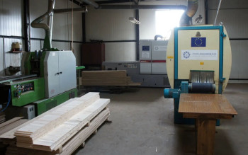 Cięcie drewna na lamele. Poznaj szczegóły usługi i technologii Drymar