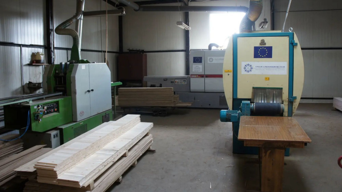 Cięcie drewna na lamele. Poznaj szczegóły usługi i technologii Drymar