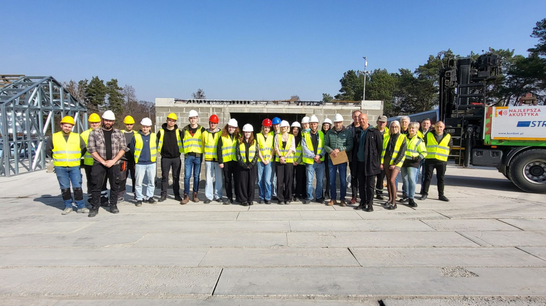 Szkolenie praktyczne w Konarzycach – studenci poznawali montaż systemów stropowych Konbet