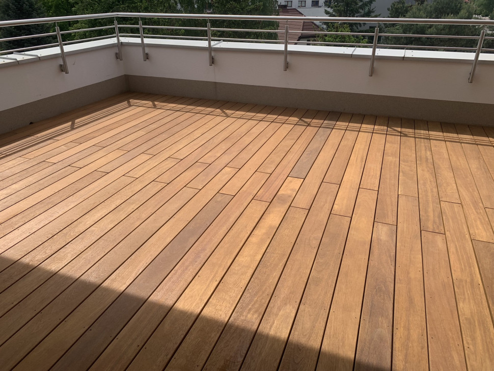 Taras pokryty deską Angelim amargoso (fot. JAF)