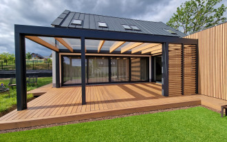 Mała architektura ogrodowa - jak dobrać drewno i uniknąć błędów wykonawczych