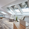 Trzy sposoby otwierania okien dachowych - jak dobrać rozwiązanie, które decyduje o komforcie na poddaszu?