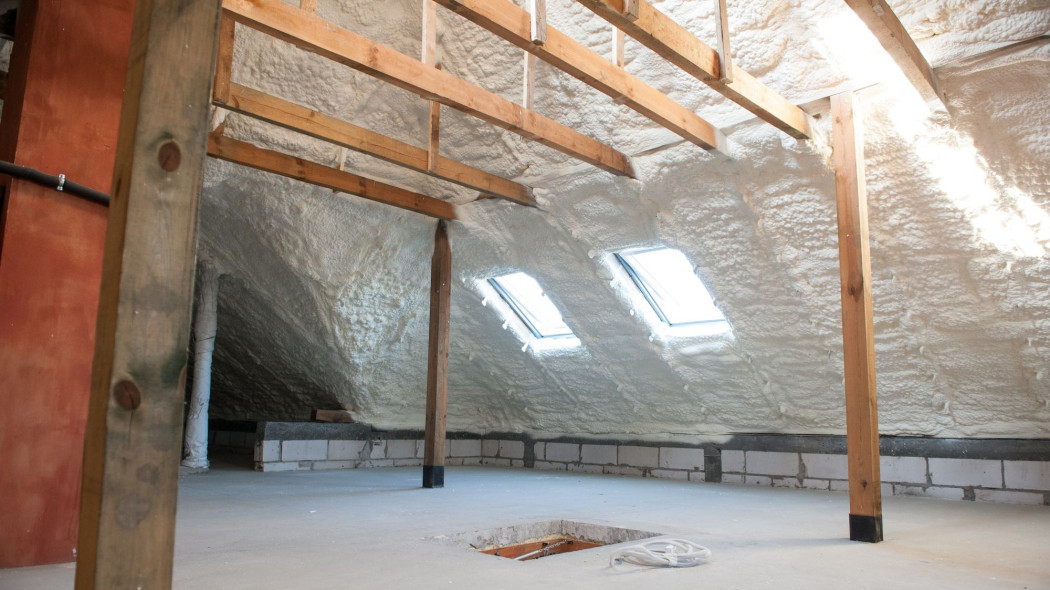 Ocieplenie poddasza pianą PUR - fakty, mity i ceny