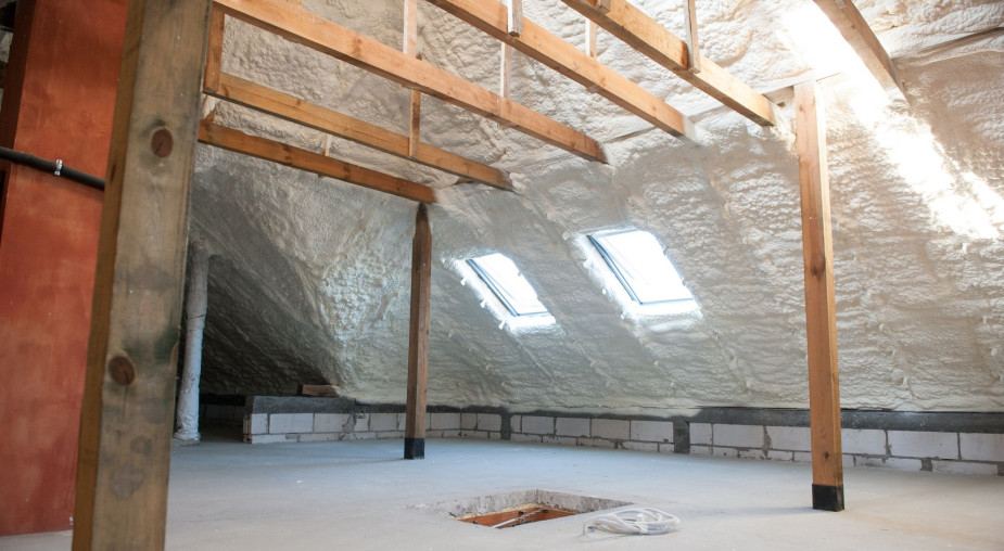 Ocieplenie poddasza pianą PUR - fakty, mity i ceny