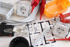 Instalacja elektryczna w domu: przyłącze, obwody elektryczne i dobór osprzętu