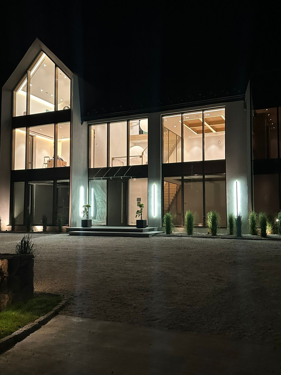 Podczas udowy domu pasywnego nadrzędnym warunkiem jest wybór stolarki o niskim współczynniku przenikania ciepła.