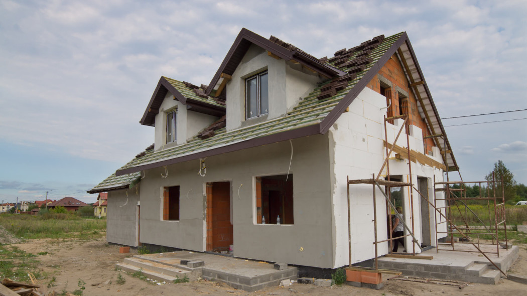 Ocieplenie domu 2026: styropian, wełna czy pianka?