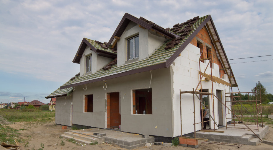 Ocieplenie domu 2026: styropian, wełna czy pianka?