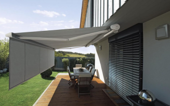 Markiza tarasowa: Ile kosztuje i jak wybrać model, który sprawdzi się przez lata?