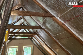 Termomodernizacja budynków istniejących - wyzwania projektowe i technologiczne Rola cienkowarstwowej izolacji refleksyjnej Aluthermo