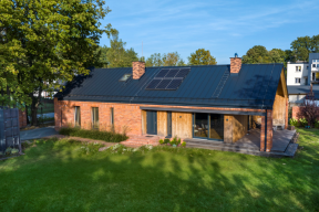 Okna do domu parterowego: Jakie wybrać, by zyskać ciepło, ciszę i styl?