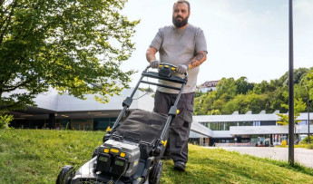 Łuk bez problemu - jak połączyć płytki z deską podłogową?