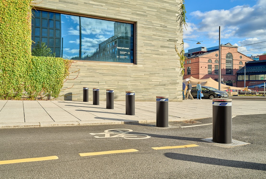 Produkowane przez firmę Hörmann słupki automatyczne pozwalają regulować ruch, zamykać wybrane strefy i chronić miejsca o szczególnych wymaganiach w zakresie bezpieczeństwa