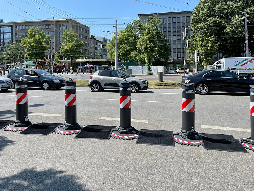 Blokada drogowa OktaBlock umożliwia tworzenie zapór o dowolnej szerokości