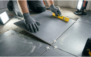 Czy układanie płytek jest trudne? Najczęściej przegrywa się z pośpiechem