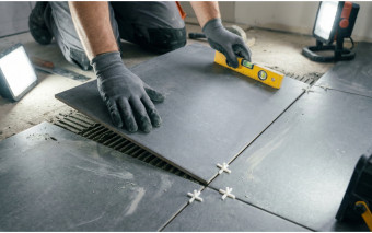 Czy układanie płytek jest trudne? Najczęściej przegrywa się z pośpiechem