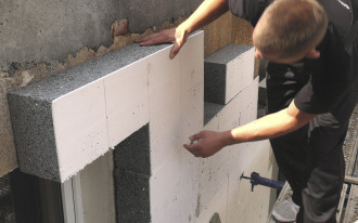 Eksperci swisspor radzą: Jak mądrze wybrać styropian do termomodernizacji domu?