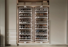 Sekret idealnej garderoby? To, co kryje się za drzwiami, zmieni twoje poranki na zawsze!