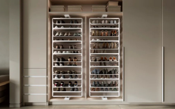 Sekret idealnej garderoby? To, co kryje się za drzwiami, zmieni twoje poranki na zawsze!