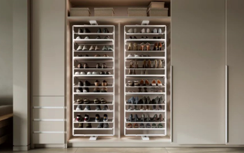 Sekret idealnej garderoby? To, co kryje się za drzwiami, zmieni twoje poranki na zawsze!