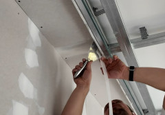 Jak zrobić sufit podwieszany z wnęką na LED i zabudową karnisza?