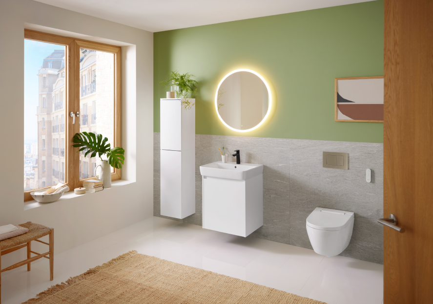 Maksimum miejsca do przechowywania: Nowe szafki podumywalkowe i boczne z serii Geberit Selnova Square oferują dużo przestrzeni, pomagając wygodnie uporządkować wszystkie łazienkowe drobiazgi