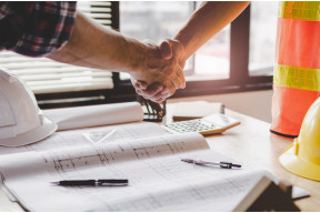 Jak znaleźć rzetelną ekipę budowlaną? Zacznij wcześniej i sprawdź firmę przed umową