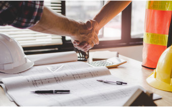 Jak znaleźć rzetelną ekipę budowlaną? Zacznij wcześniej i sprawdź firmę przed umową