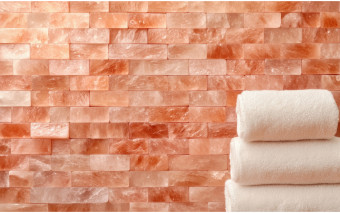 Ściana solna w domu - modny detal czy realny komfort?