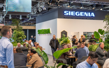 SIEGENIA po FENSTERBAU 2026: ALU XT, smart home i nowe standardy dla stolarki