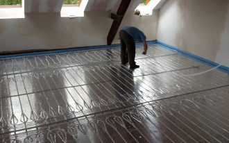 Instalacja ogrzewania podłogowego przy budowie lub modernizacji: rozwiązanie dla każdego projektu