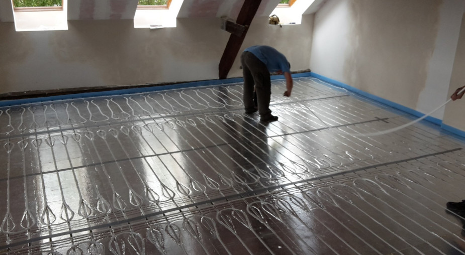 Instalacja ogrzewania podłogowego przy budowie lub modernizacji: rozwiązanie dla każdego projektu