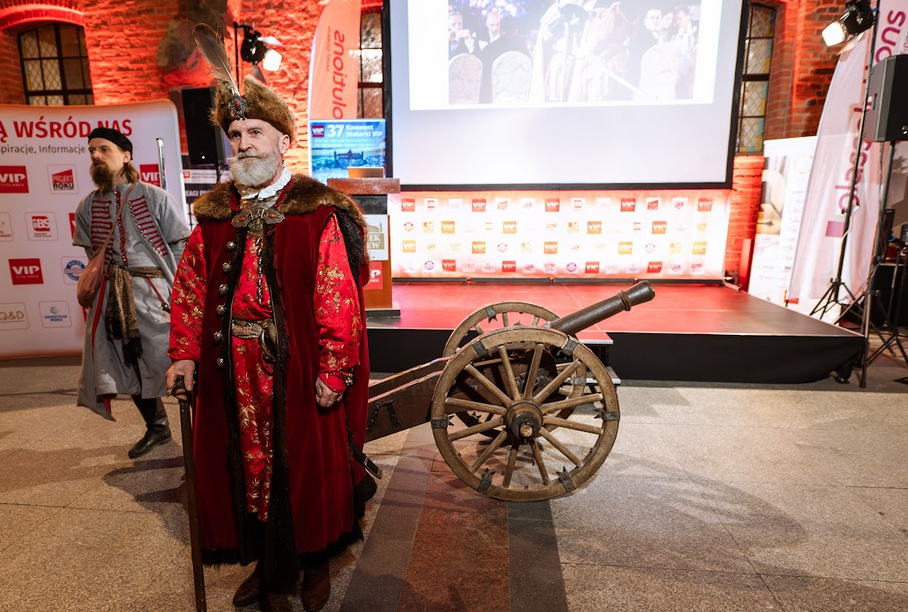 Galę VIP zainaugurował tradycyjny wystrzał z armaty