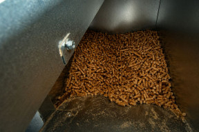 Podajnik kotła zapchany pelletem - najczęstsze przyczyny i skuteczne rozwiązania