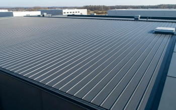 Płyta warstwowa na rąbek - jak klik zmienia design nowoczesnych domów?