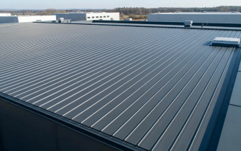 Płyta warstwowa na rąbek - jak klik zmienia design nowoczesnych domów?