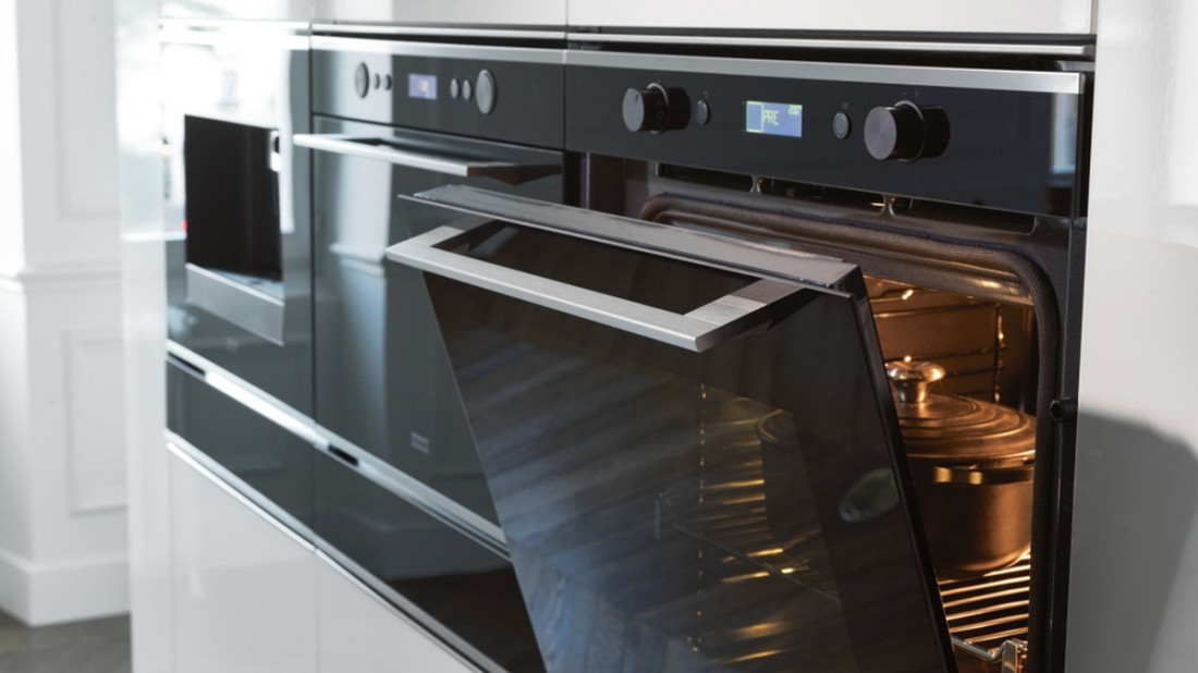 Pieczesz trzy dania naraz i zapominasz o szorowaniu. Oto jak nowoczesne piekarniki zmieniają zasady gry w kuchni