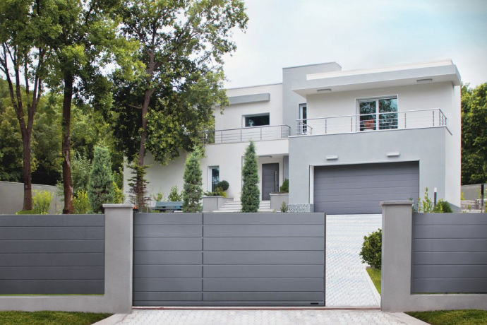 Wiosenne remonty i budowa z WIŚNIOWSKI. Bramy, okna, drzwi, rolety i ogrodzenia z rabatami do -35%