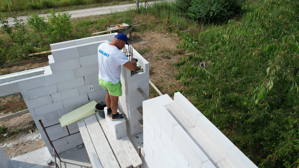 Jak długo się wykonuje ściany z betonu komórkowego?