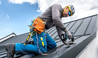 Zadaszenie balkonu w bloku. Kiedy potrzebne jest pozwolenie i zgoda administracji?