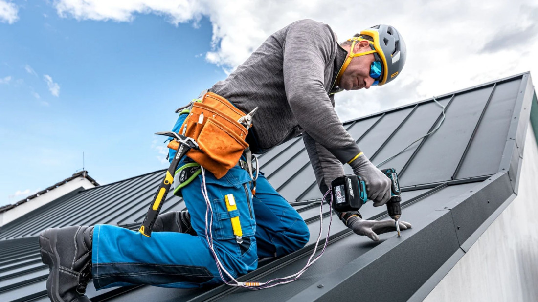 Dekarz, cieśla, architekt - kto za co odpowiada przy budowie dachu?