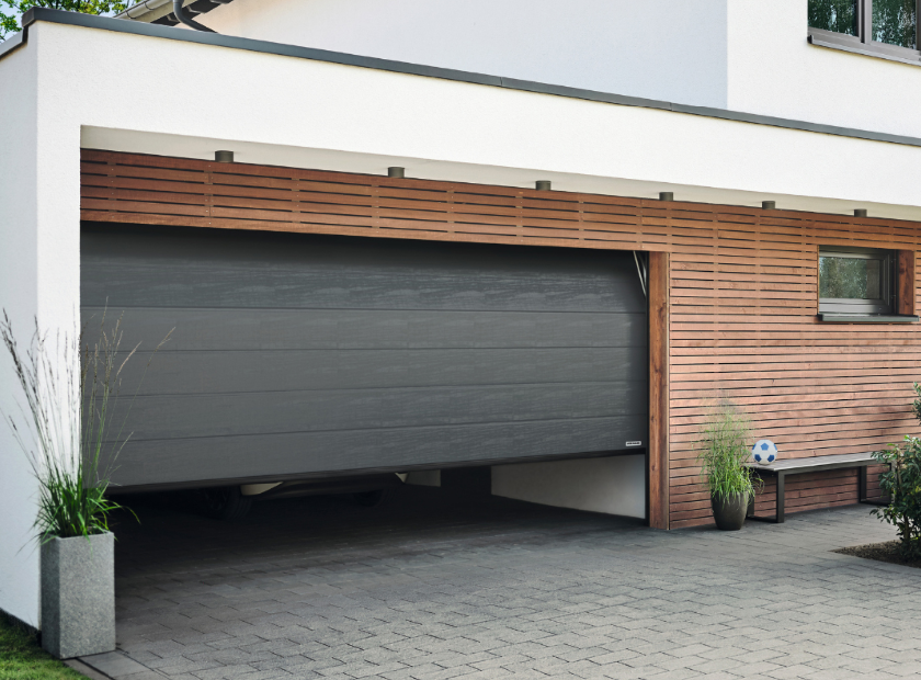 W Promocji Roku segmentowe bramy garażowe RenoMatic sprzedawane są w komplecie z napędem