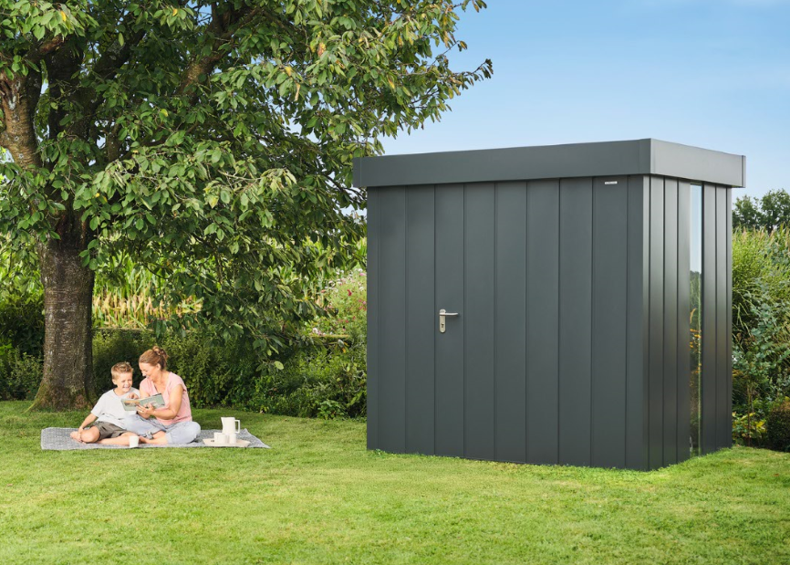 Domek ogrodowy Juno z praktycznym wyposażeniem dostępny jest w 2 modnych kolorach i 3 wymiarach